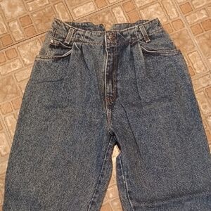 Vintage High-Waisted Blue Jeans Levi's 900 Series Retro